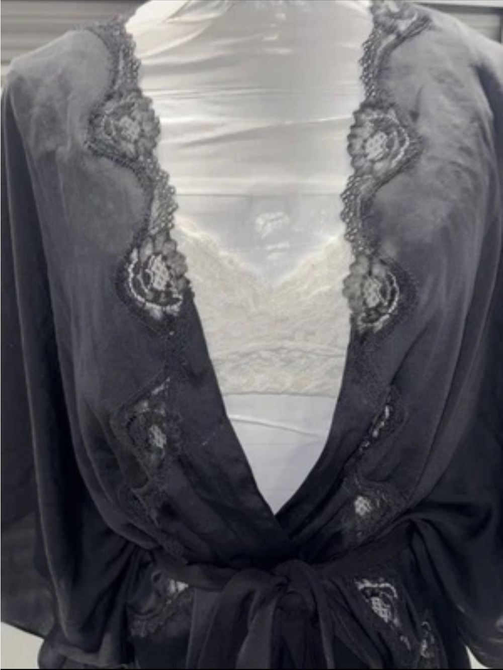 Victoria’s Secret Lace Trim Black Satin Kimono Tie Front Robe SZ.XS - Picture 3 of 10